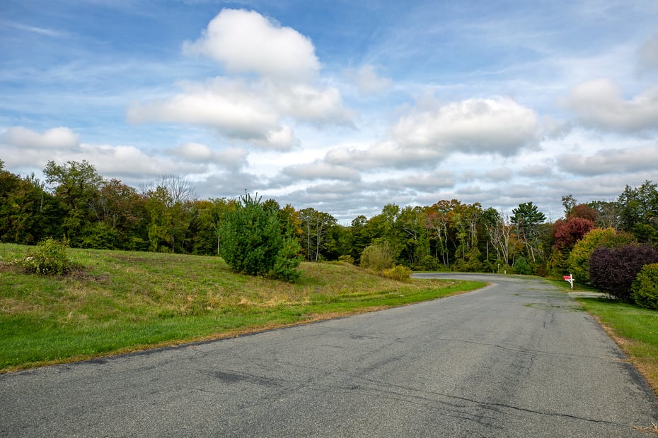 14 Meadowcrest Drive North Photo 4