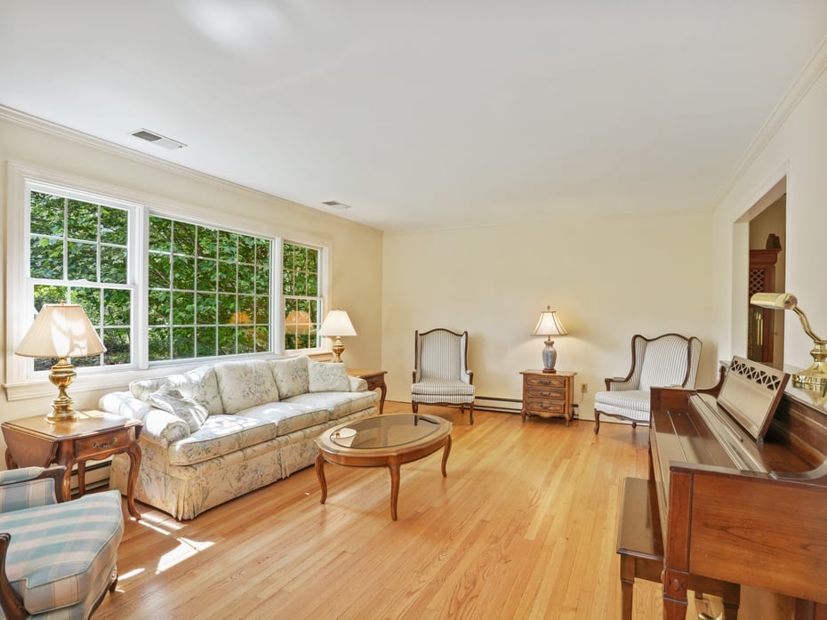 52 Grumman Avenue Photo 3