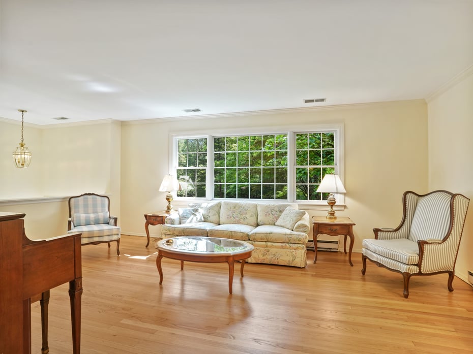 52 Grumman Avenue Photo 4