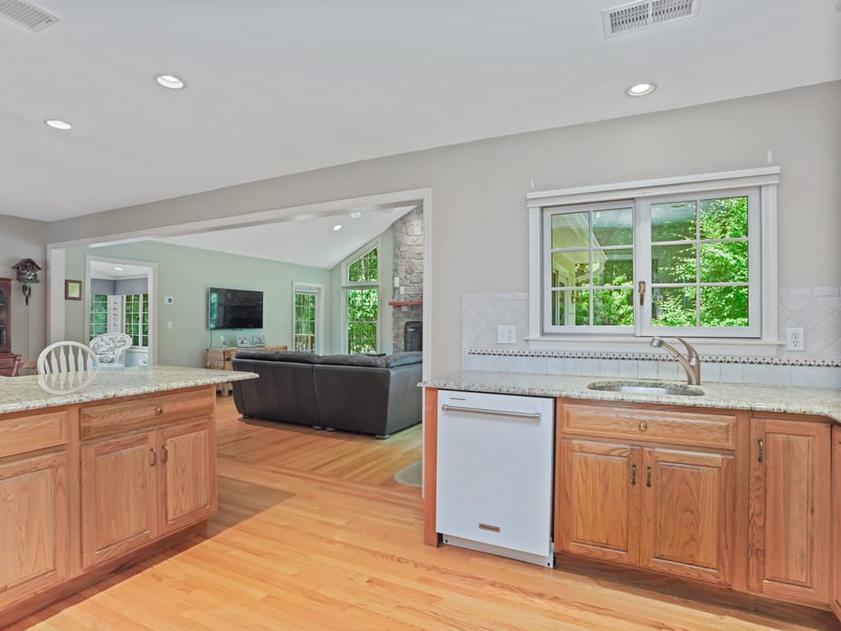 52 Grumman Avenue Photo 7