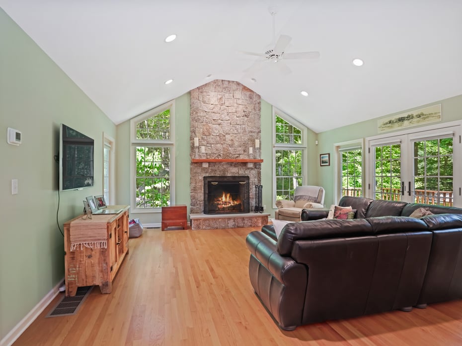 52 Grumman Avenue Photo 8