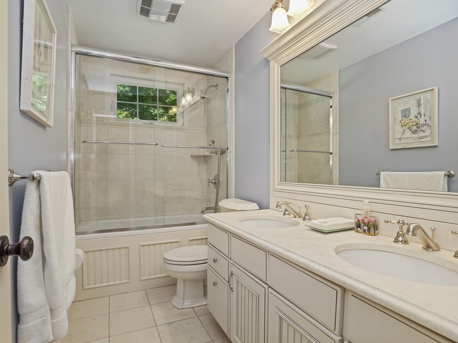 52 Grumman Avenue Photo 15