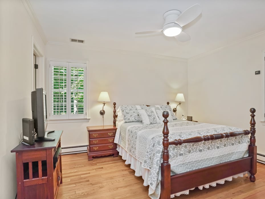 52 Grumman Avenue Photo 16