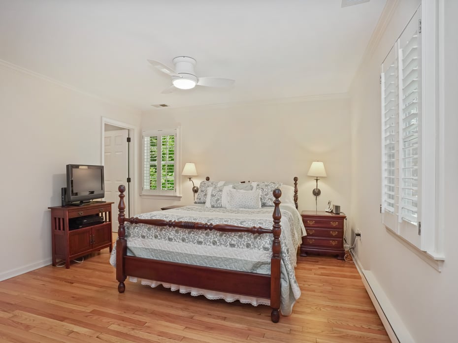 52 Grumman Avenue Photo 17