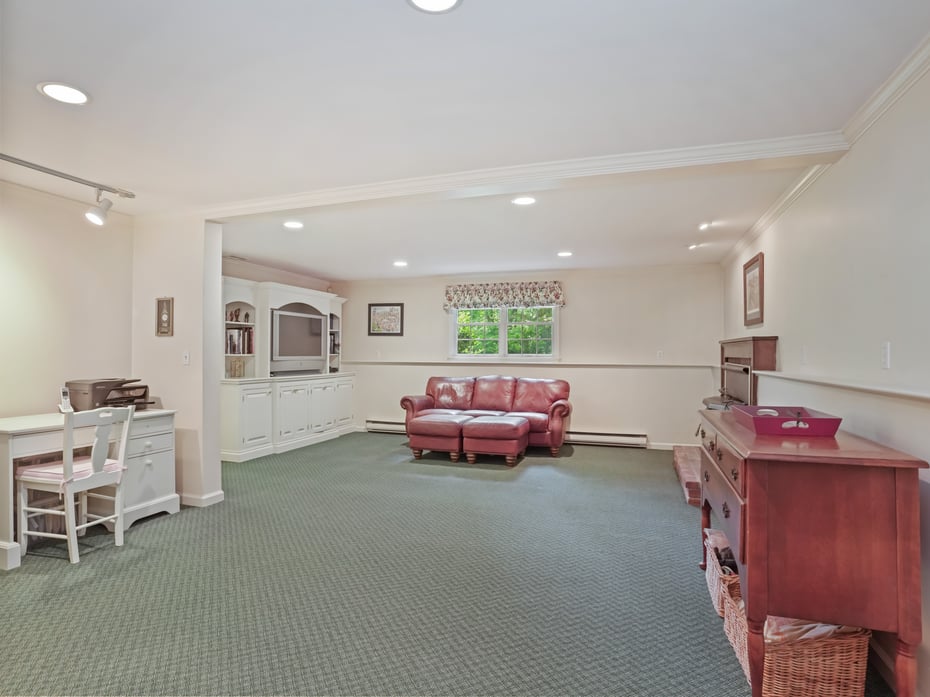 52 Grumman Avenue Photo 25