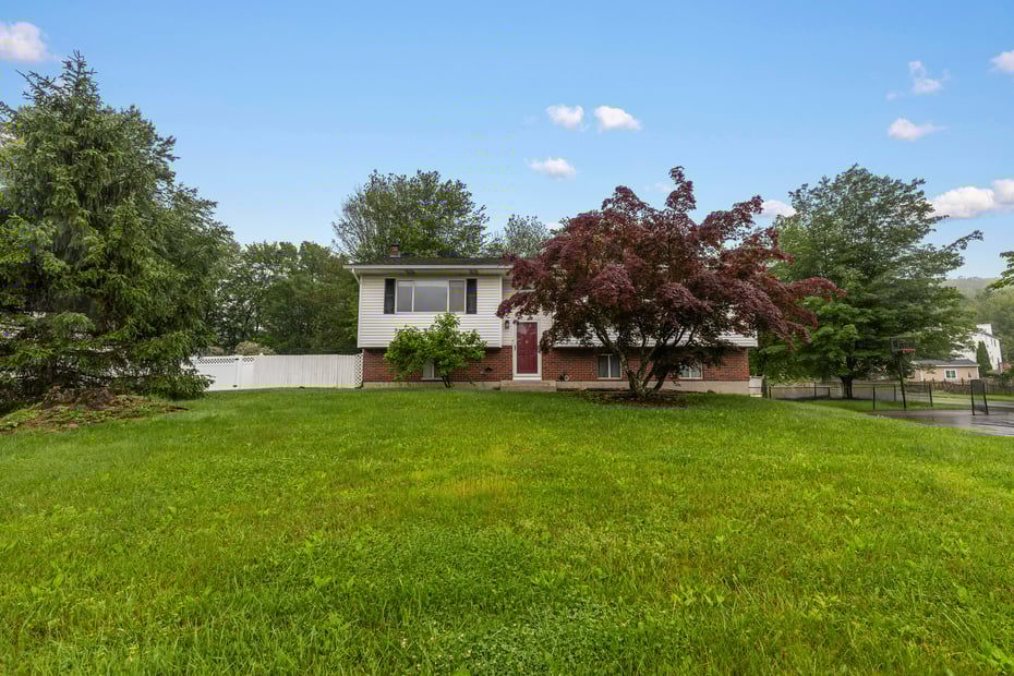 76 Maureen Drive Photo 1