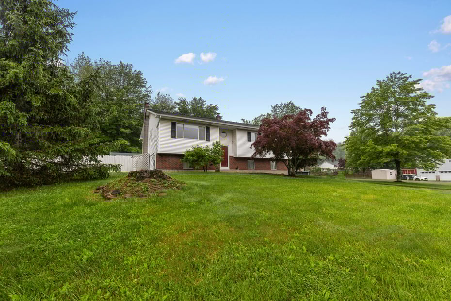 76 Maureen Drive Photo 2