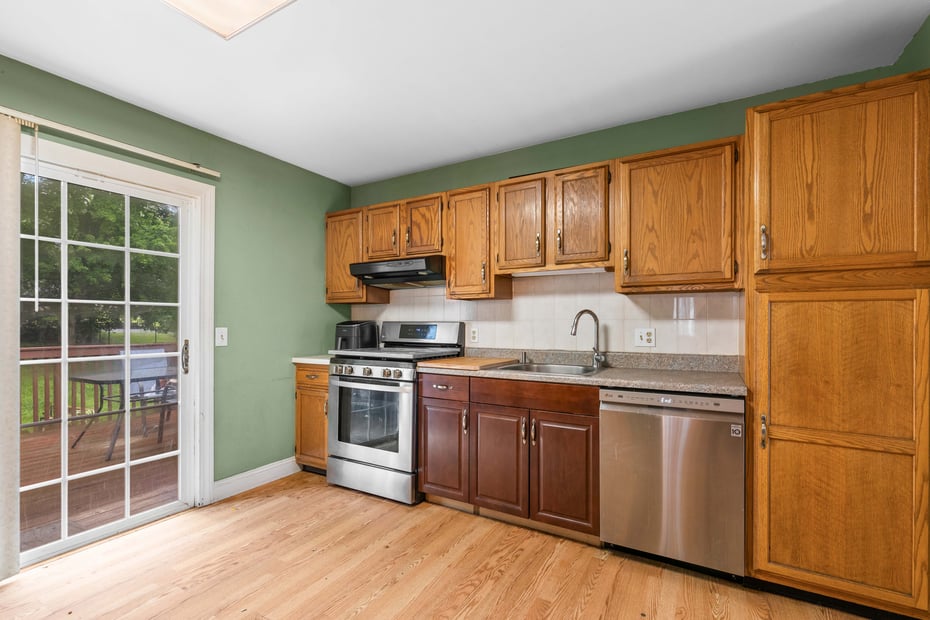 76 Maureen Drive Photo 8