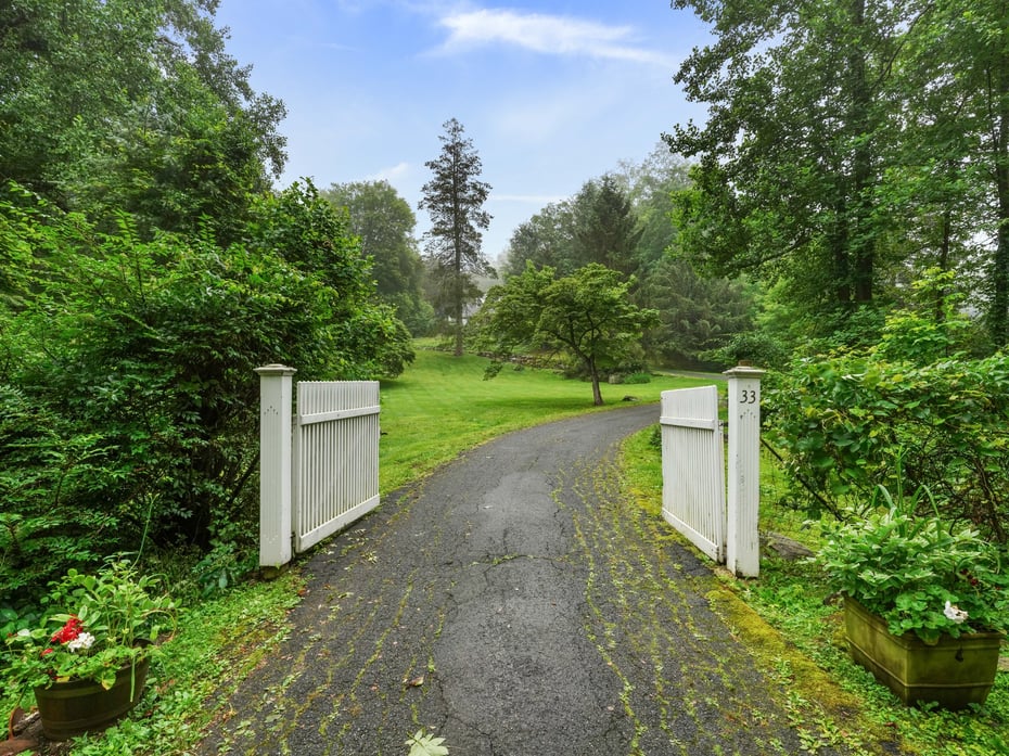 33 Great Pasture Road Photo 2