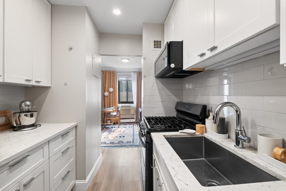 100 E Hartsdale Avenue  #2oe Photo 2