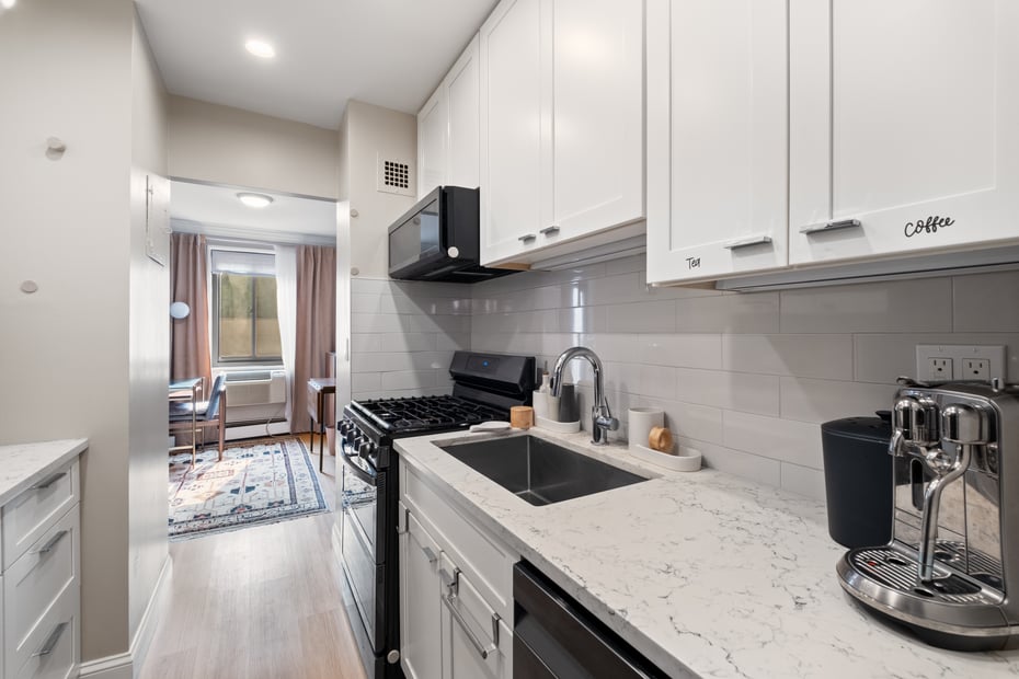 100 E Hartsdale Avenue  #2oe Photo 1