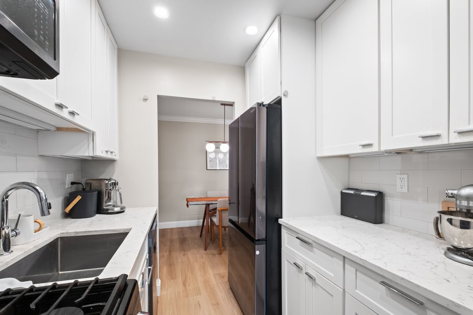 100 E Hartsdale Avenue  #2oe Photo 4