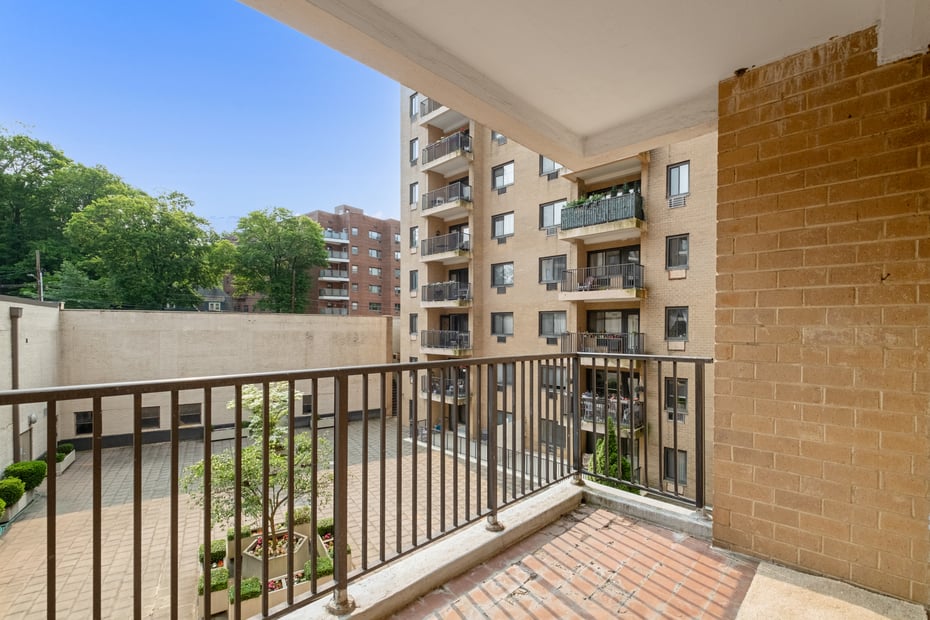 100 E Hartsdale Avenue  #2oe Photo 22