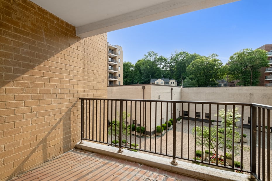 100 E Hartsdale Avenue  #2oe Photo 23