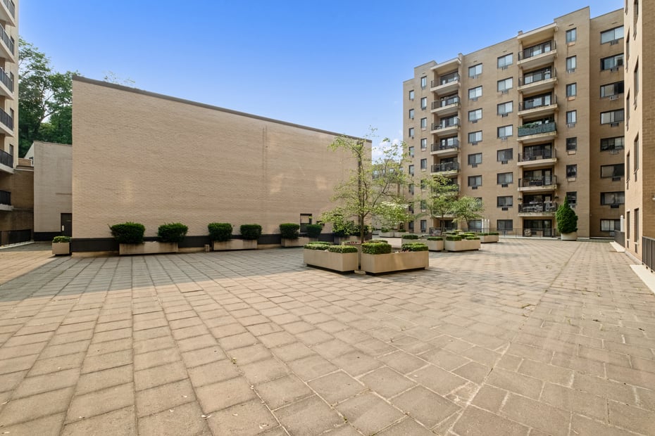 100 E Hartsdale Avenue  #2oe Photo 26