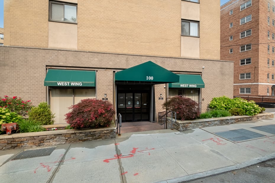 100 E Hartsdale Avenue  #2oe Photo 29