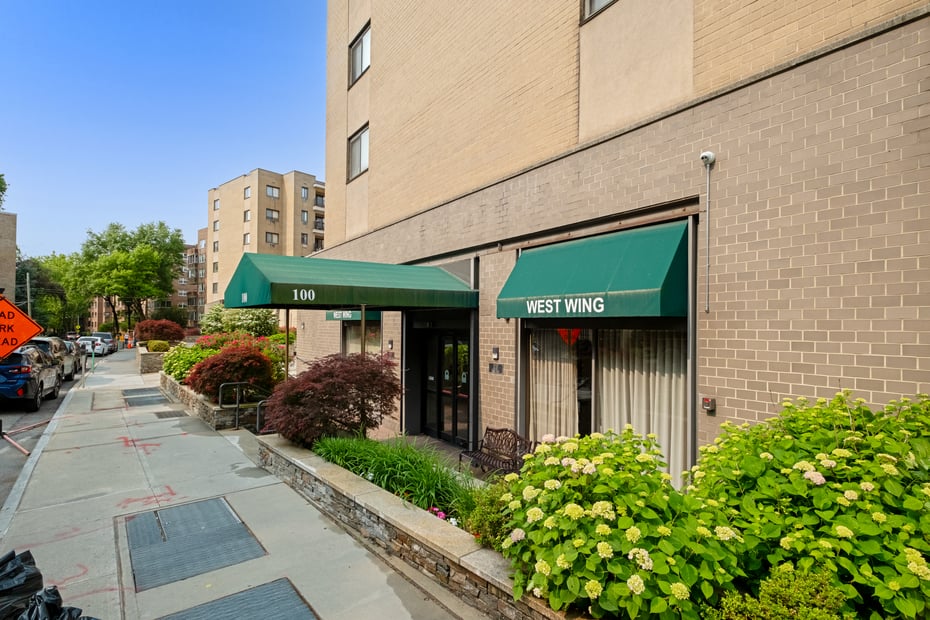 100 E Hartsdale Avenue  #2oe Photo 31