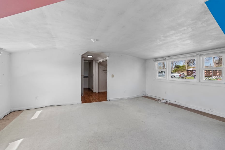 9 Essex Road Photo 4