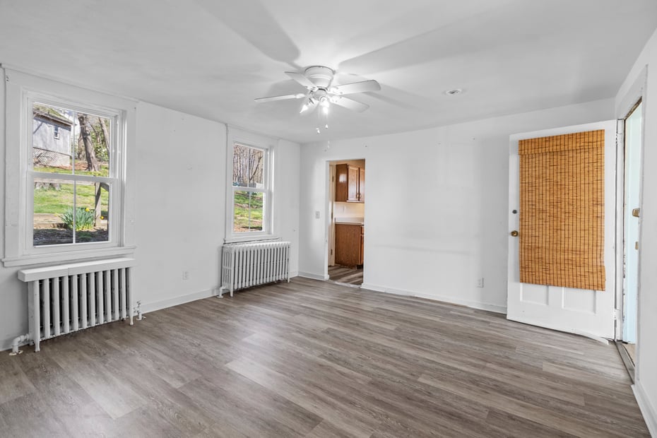 9 Essex Road Photo 8