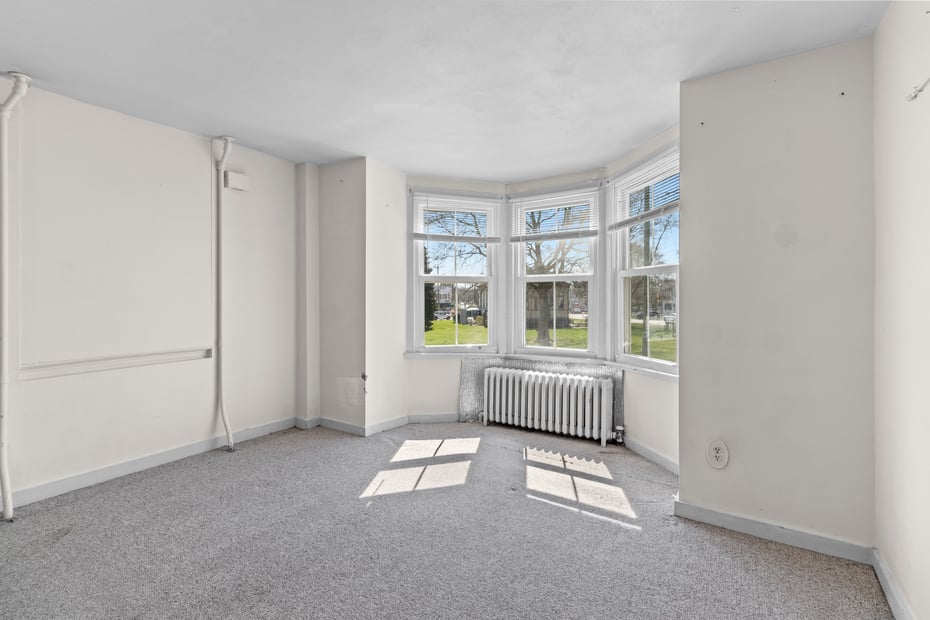 9 Essex Road Photo 11