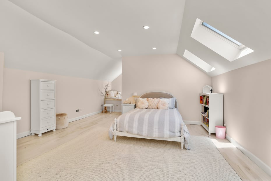 220 Burr Street Photo 19