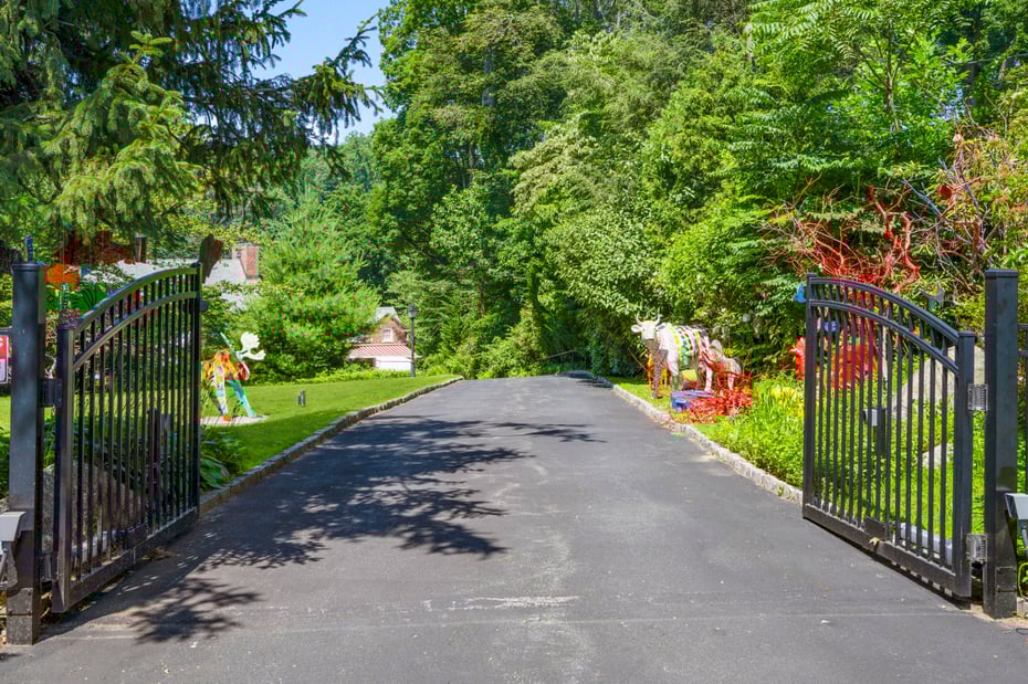 400 Beechmont Drive Photo 2