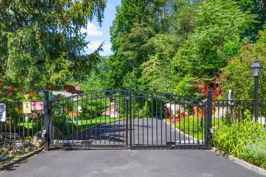 400 Beechmont Drive Photo 1
