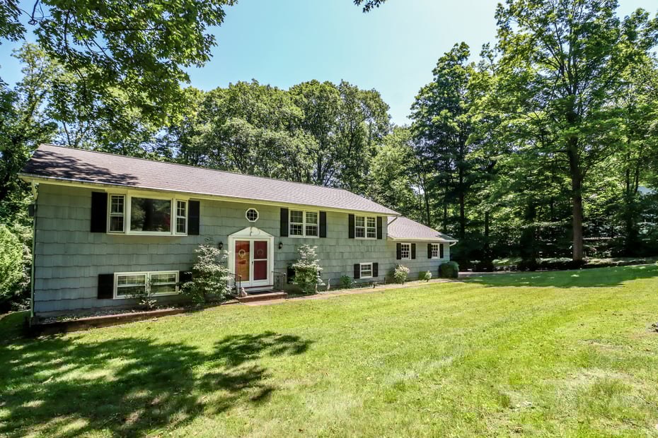 11 Chestnut Hill Drive Photo 2