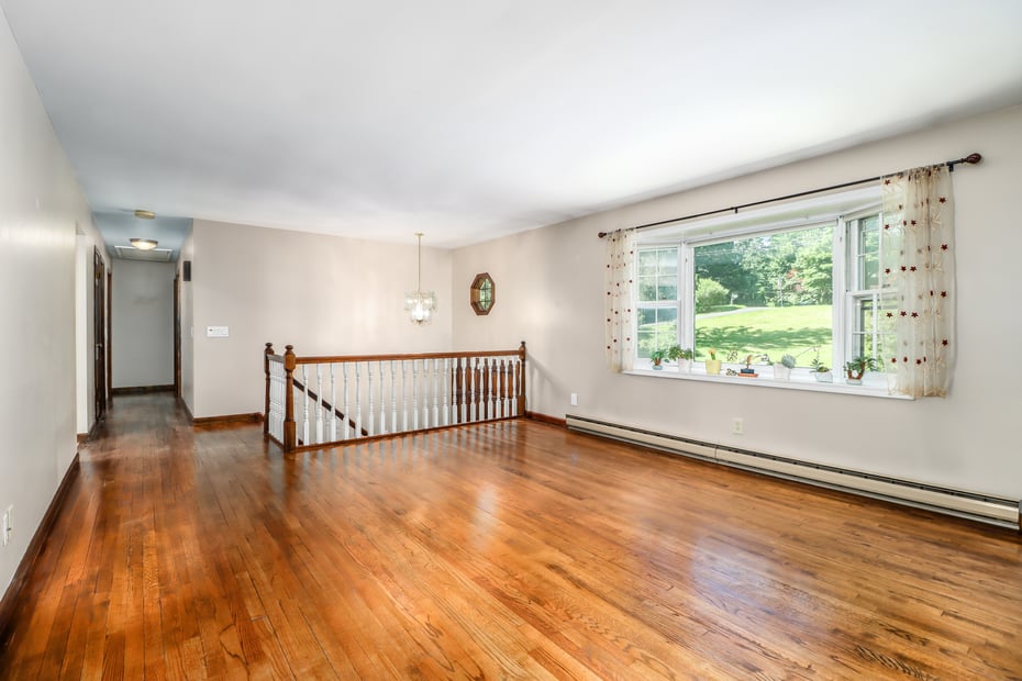 11 Chestnut Hill Drive Photo 4