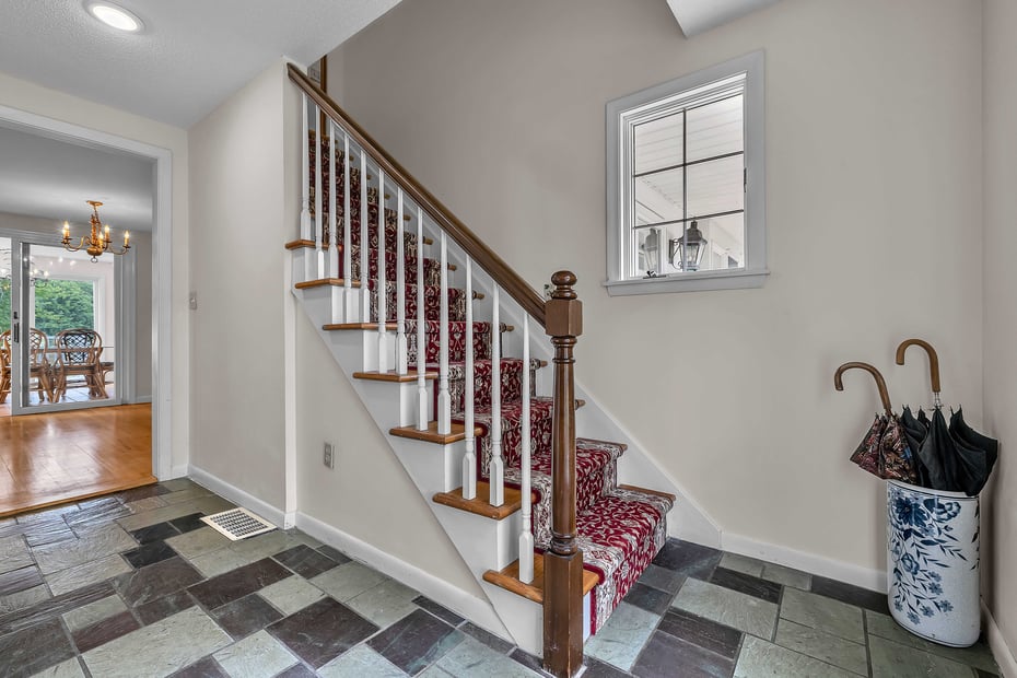 7 Sharon Lane Photo 14