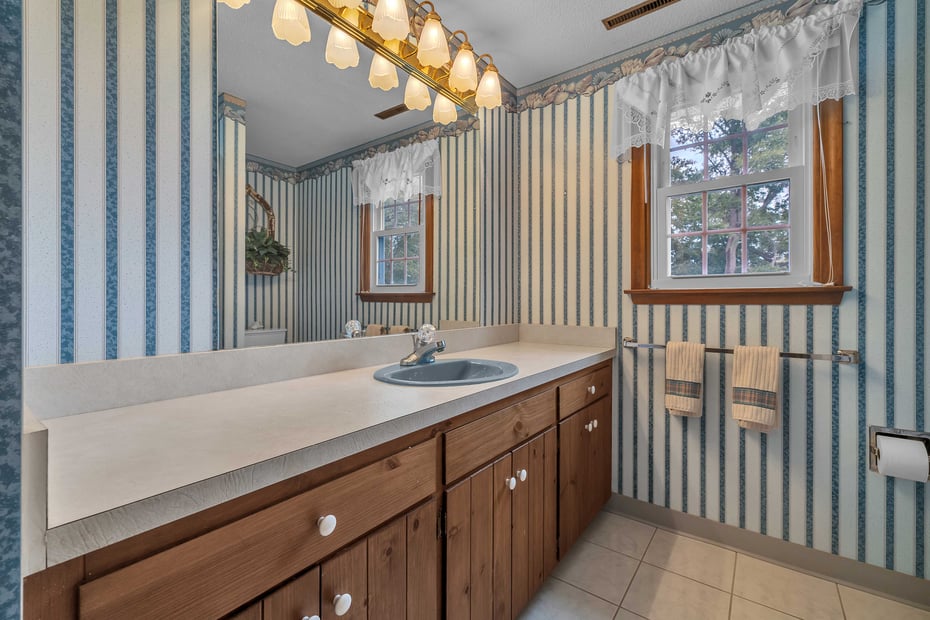 7 Sharon Lane Photo 36