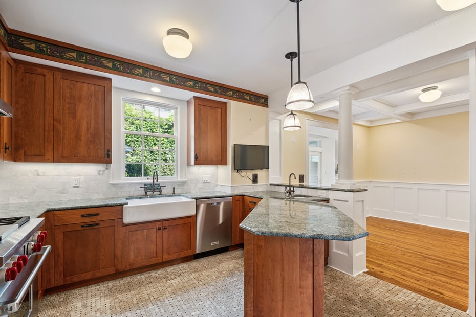 20 Bronson Avenue Photo 22