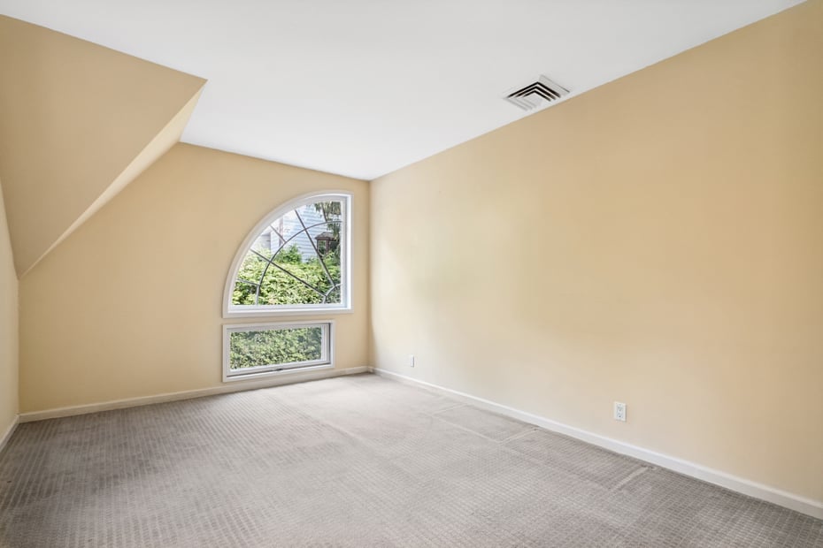 20 Bronson Avenue Photo 32