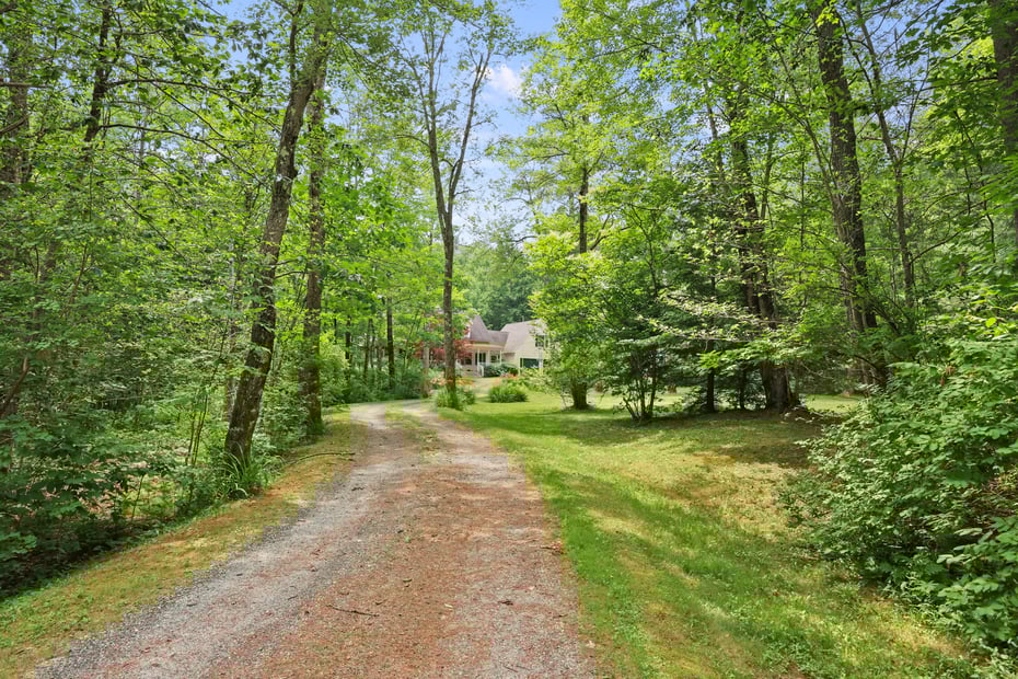 169 Jacobs Hollow Rd Photo 4