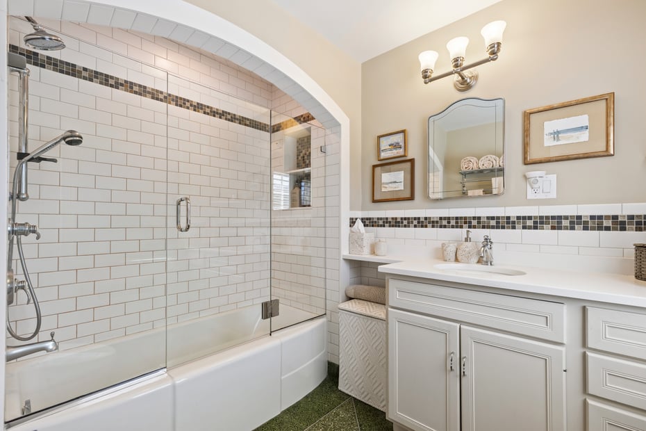 31 Colonial Road Photo 13