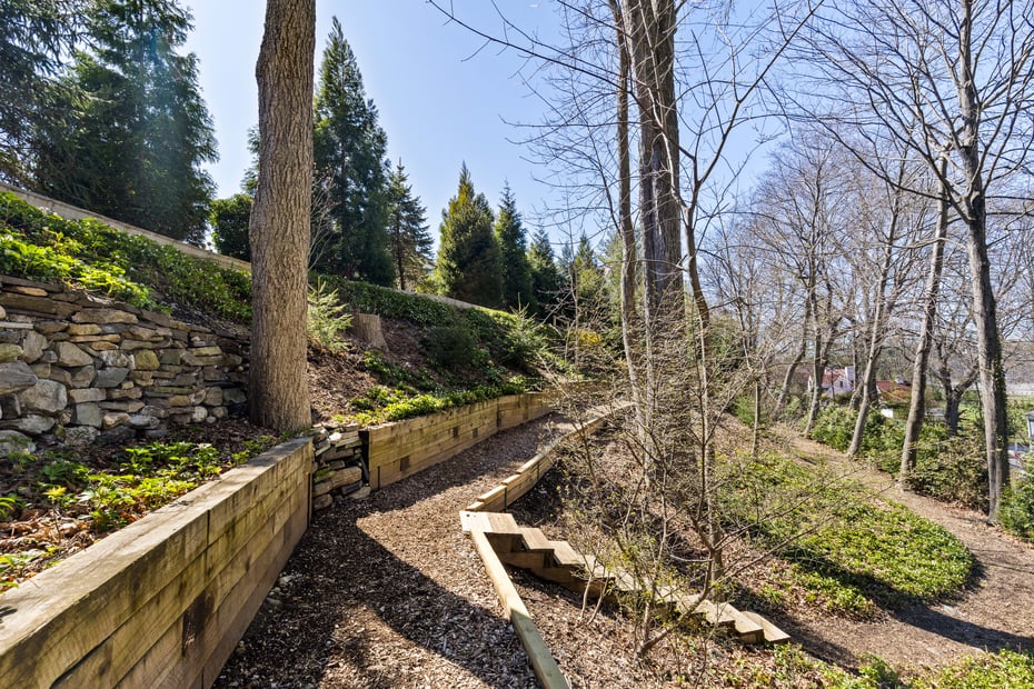 31 Colonial Road Photo 25