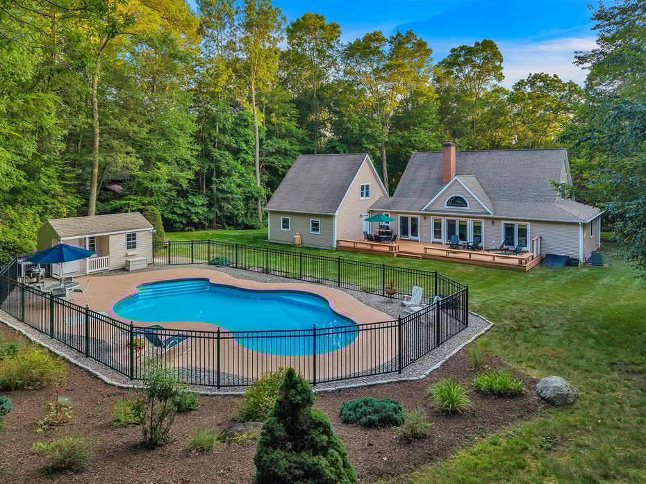 16 Manatuck Drive Photo 2