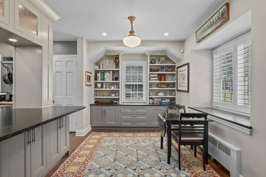 31 Colonial Road Photo 6