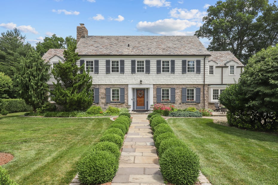 31 Colonial Road Photo 1