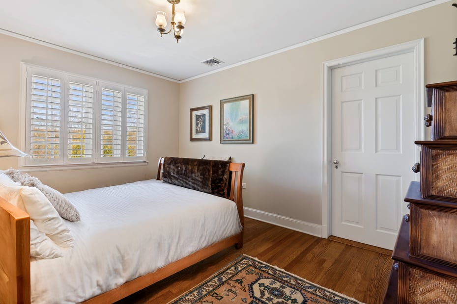 31 Colonial Road Photo 16