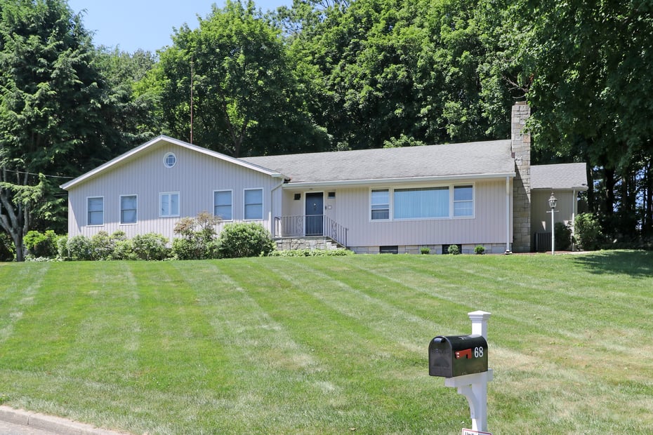 68 Hawthorne Drive Photo 1