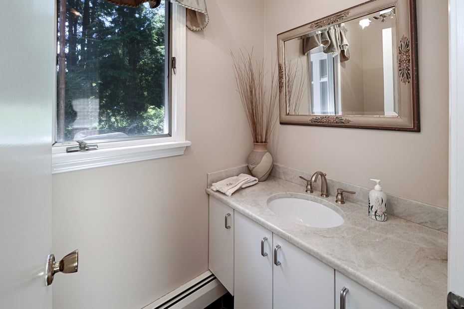 68 Hawthorne Drive Photo 3