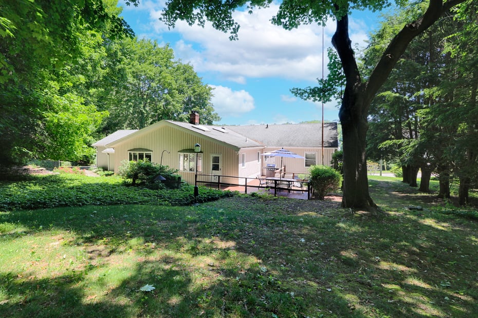 68 Hawthorne Drive Photo 32