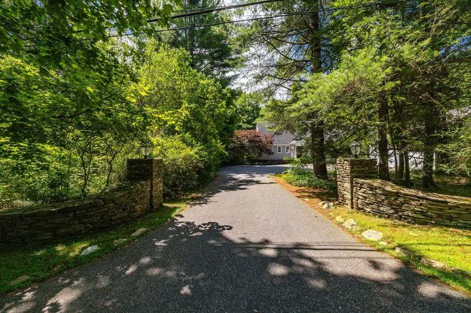 101 Tallmadge Lane Photo 3