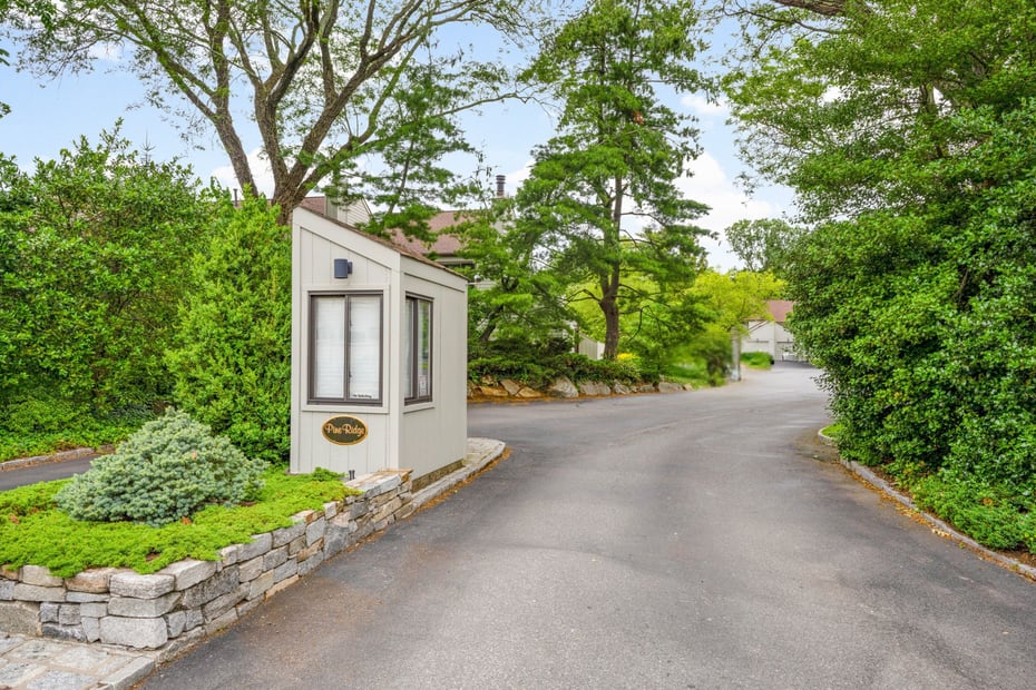 33 Pine Ridge Road Photo 1