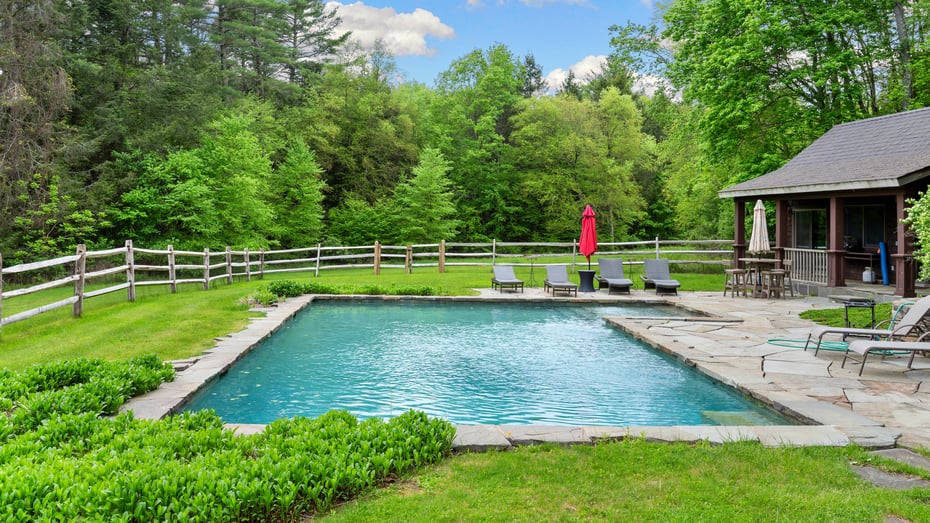 56 Crooked Hill Rd Photo 4