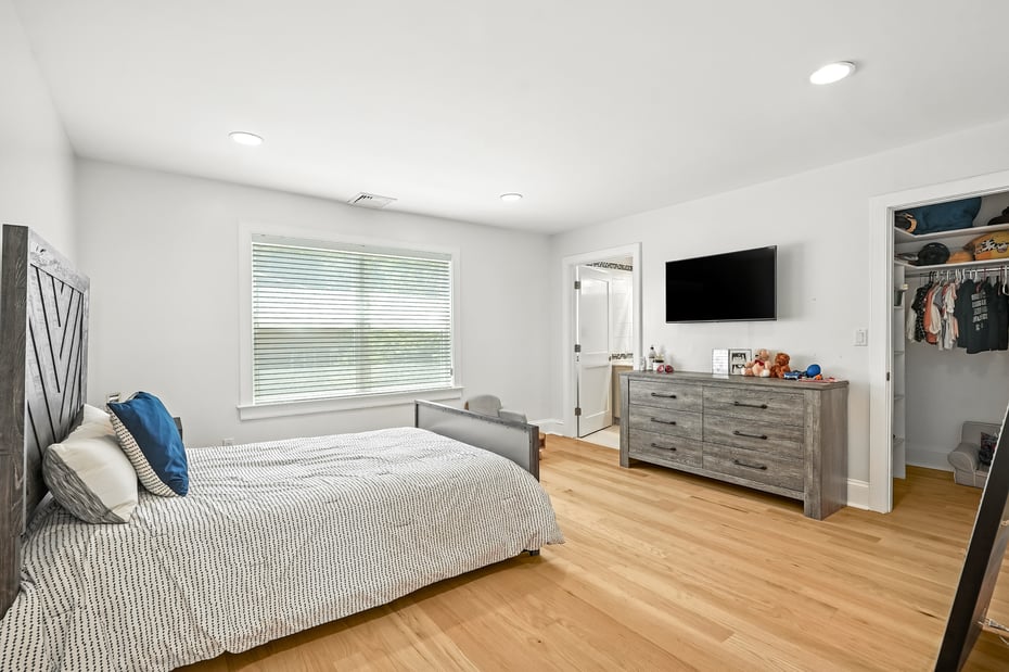 6 Eaton Lane Photo 15