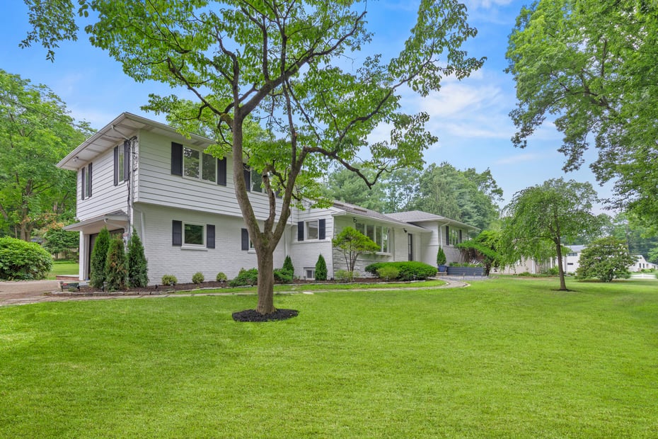 10 Bowman Drive Photo 2