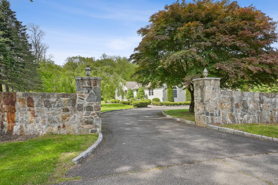 762 Sport Hill Road Photo 2