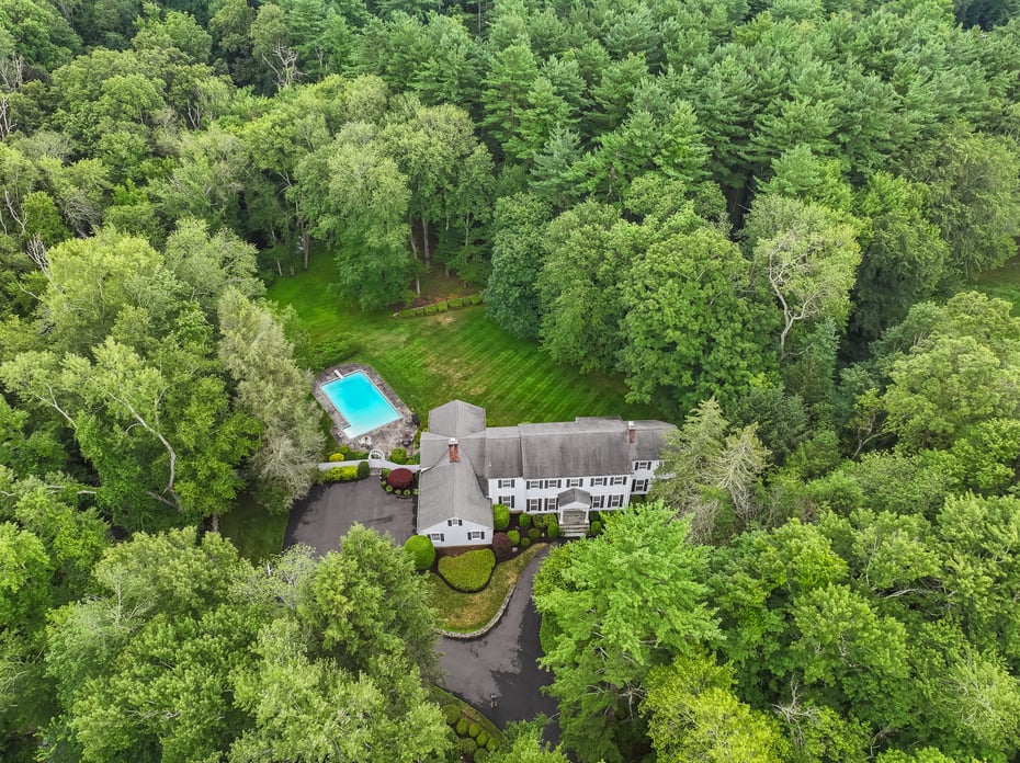 352 Ridgefield Road Photo 1